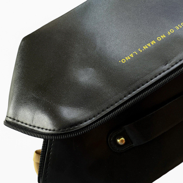 Містка дорожня косметичка MAKE UP BAG BLACK BAG BLACK фото
